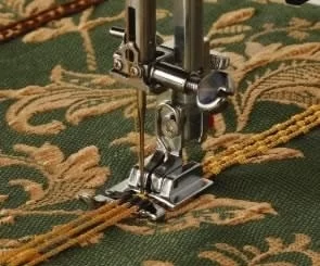 Janome Patka pro našívání ozdobných šňůrek (pro rotační chapač)